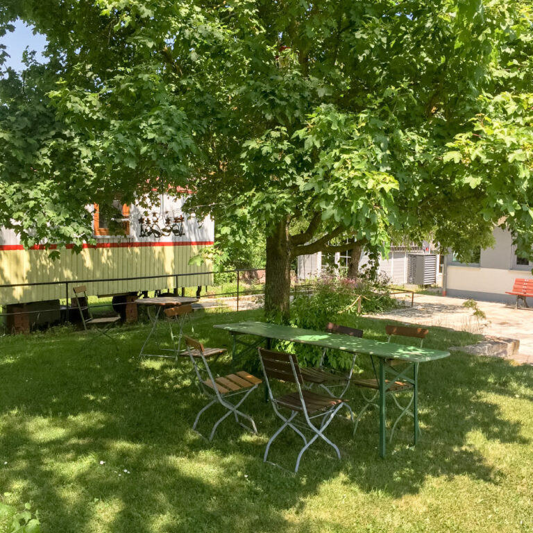 in der alten Gärtnerei Bauwagen